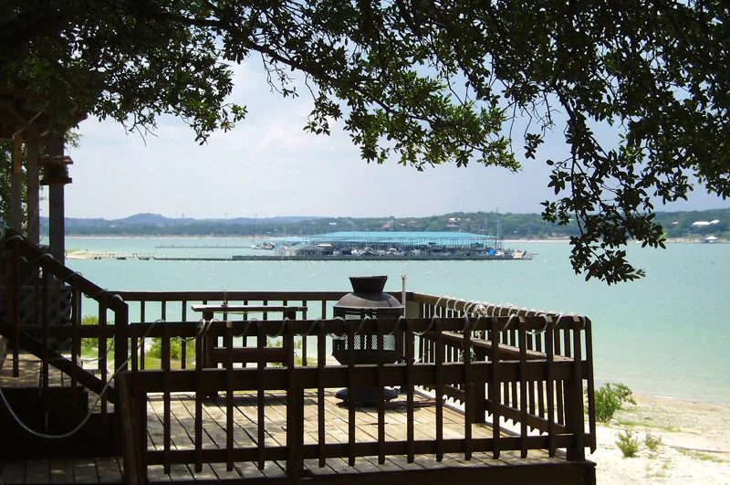 Camper Resort - Lake Travis RV Park