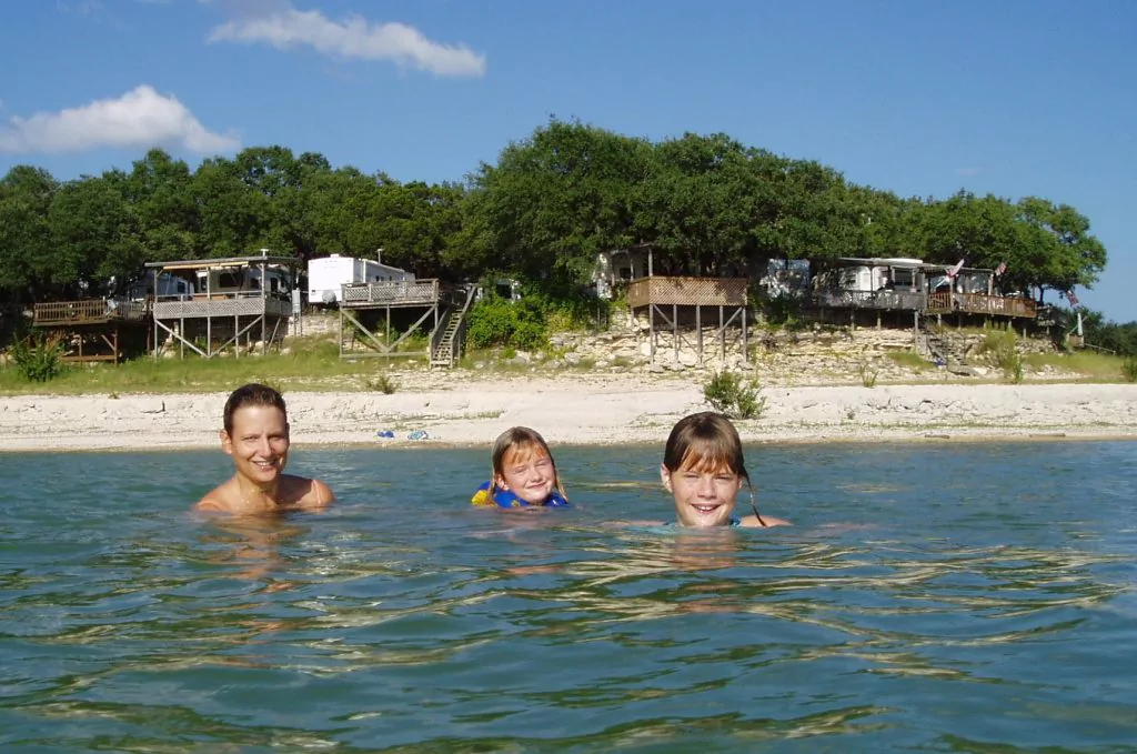 Camper Resort - Lake Travis RV Park