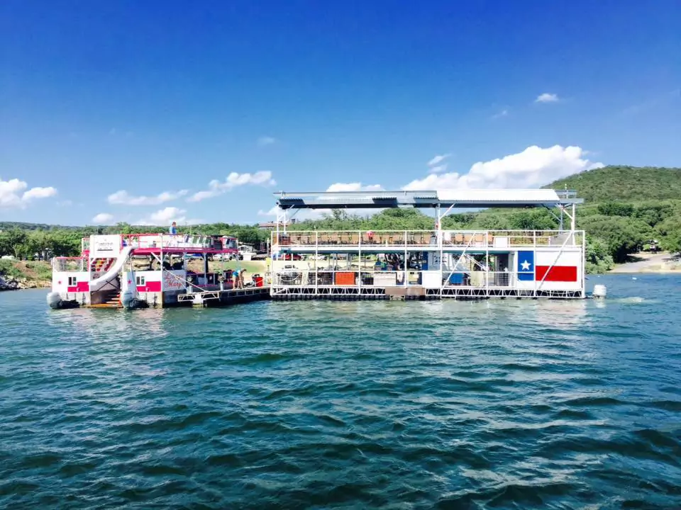 Beachfront Boat Rentals - Lake Travis Party Barges