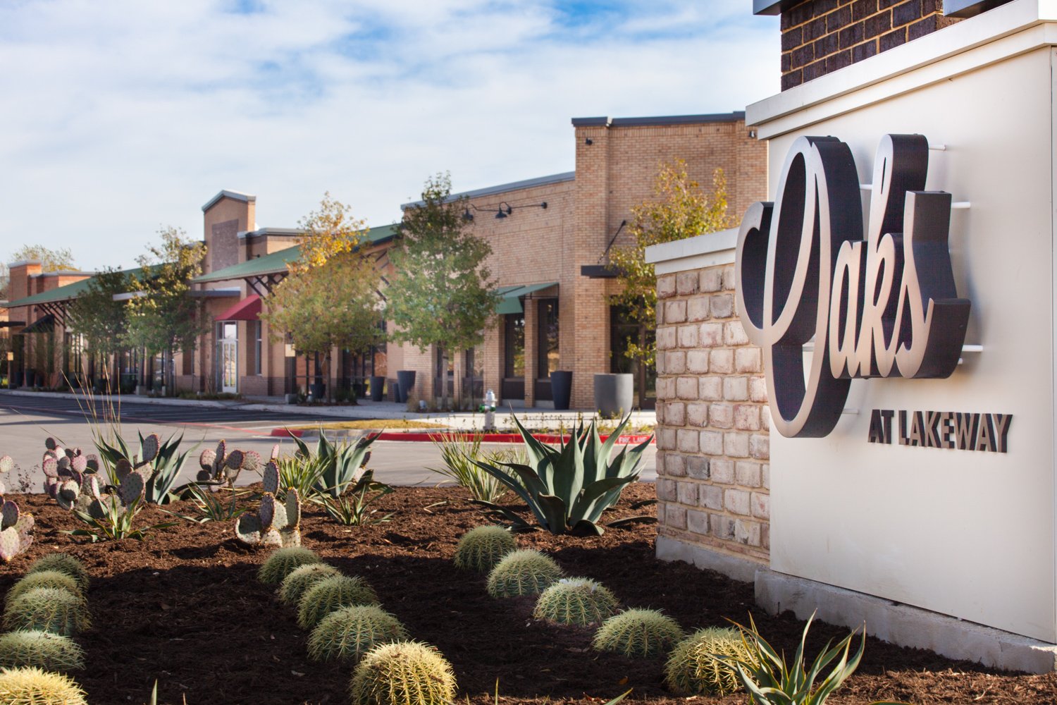 The Oaks at Lakeway - Lake Travis Outdoor Mall
