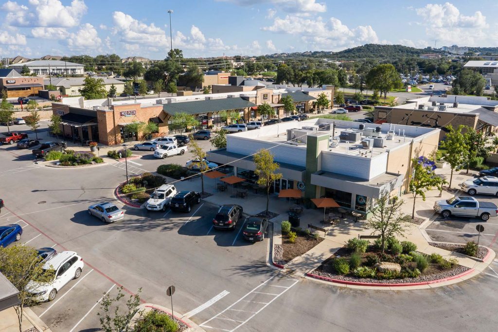 The Oaks at Lakeway - Lake Travis Outdoor Mall