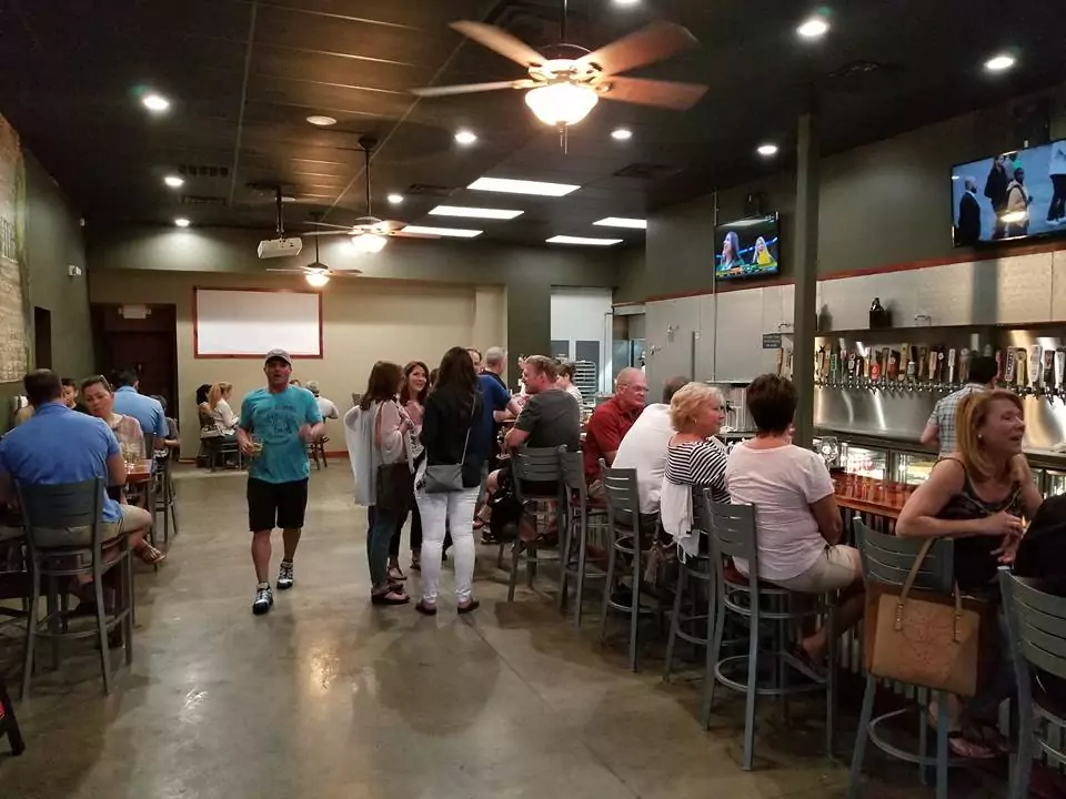 Hops & Thyme - Lakeway Craft Bar and Restaurant