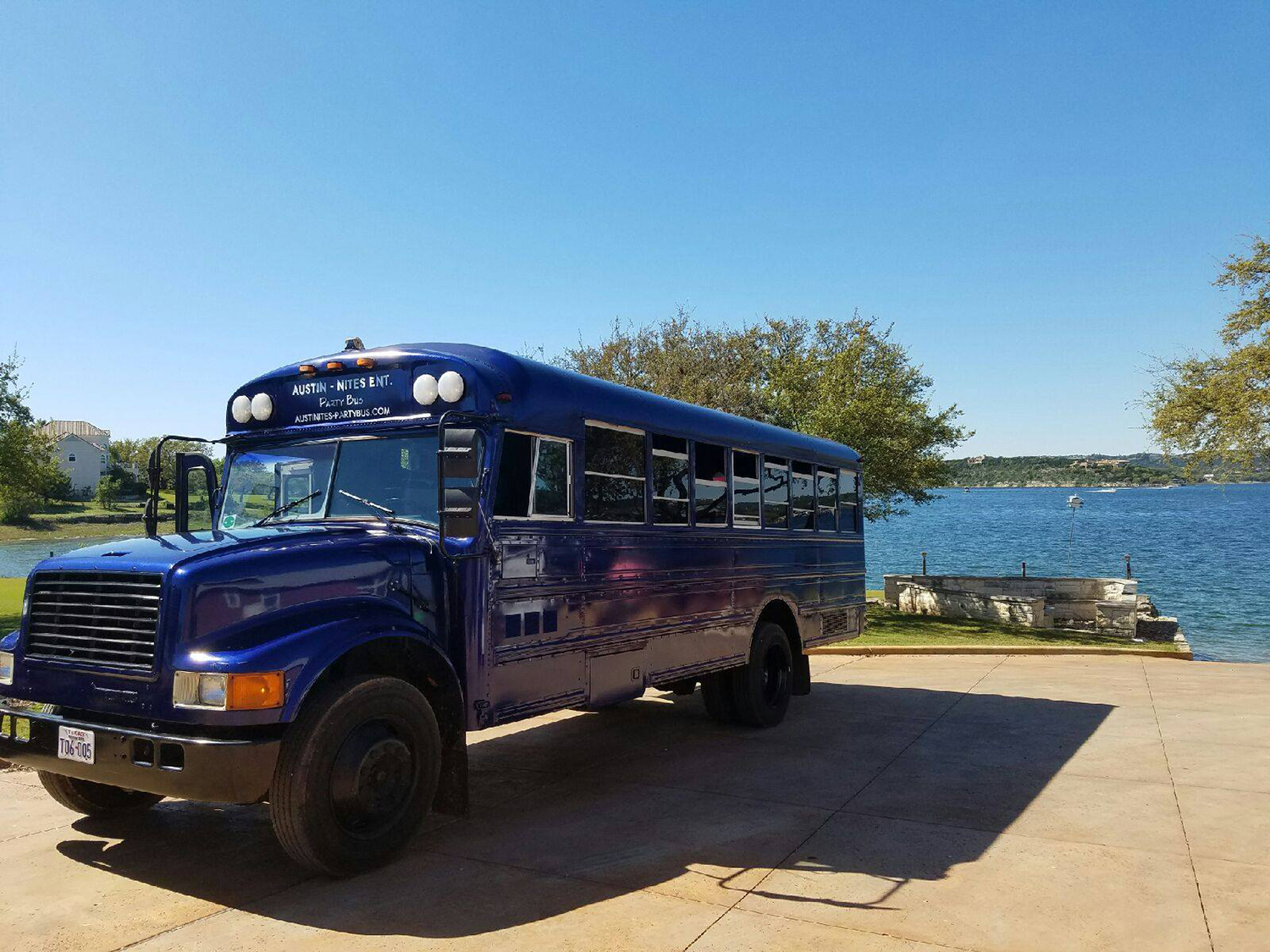 Austin Nights - Lake Travis Party Bus