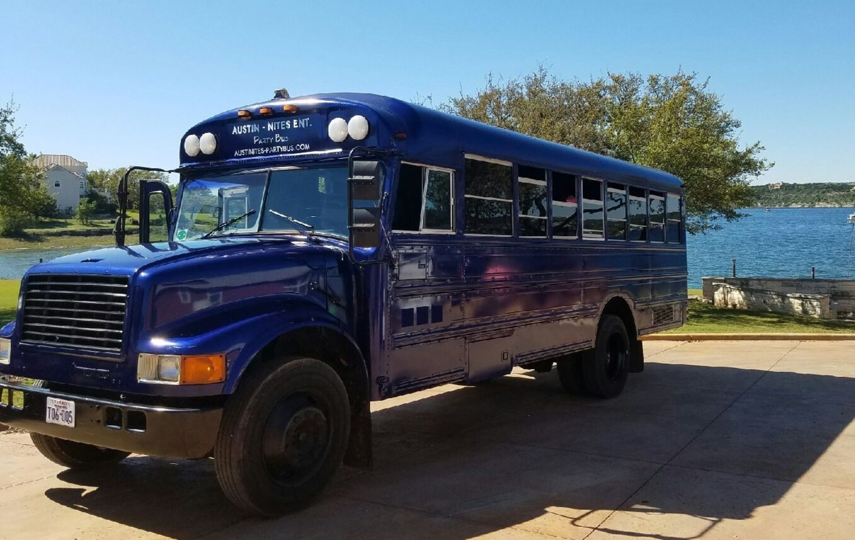 Austin Nights - Lake Travis Party Bus