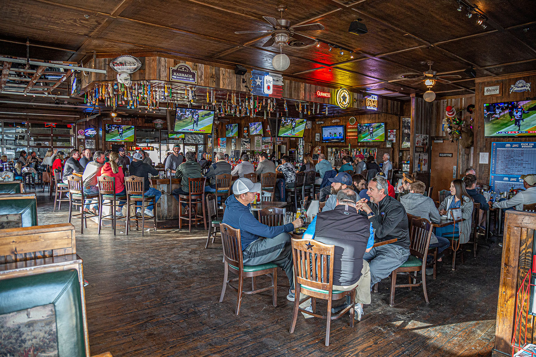 Woody's Tavern & Grill - Bee Cave Bar & Grill with Live Music and Outdoor Stage