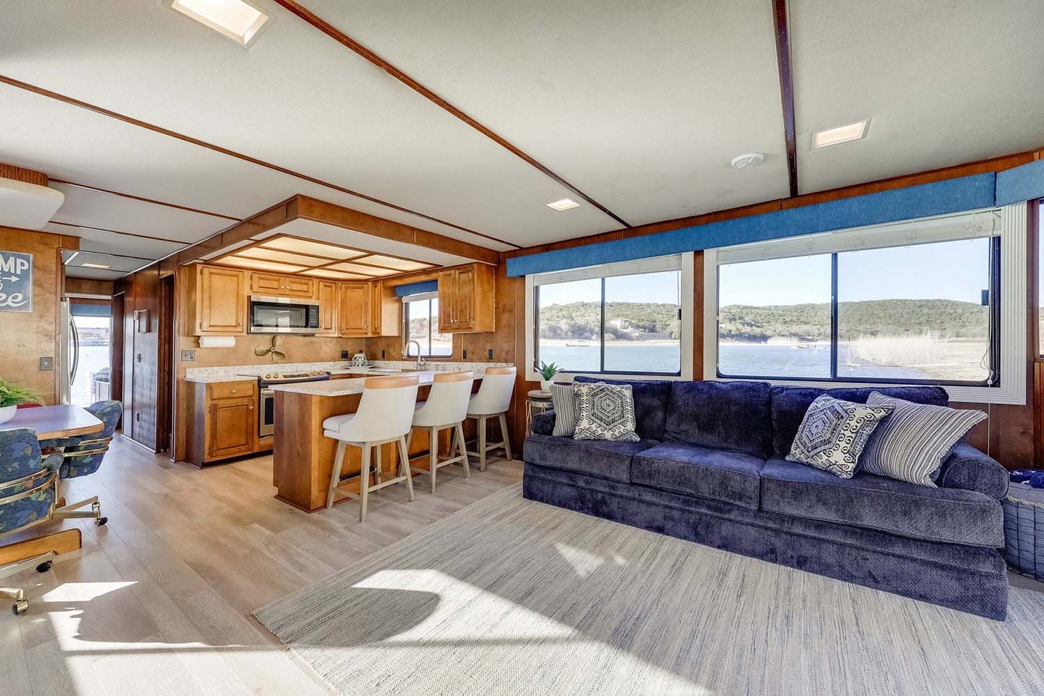 Margaritaville - Lake Travis Houseboat Rental