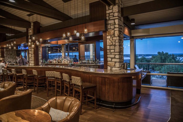 TR Restaurant Bar and Lounge | Lake Travis Lakeside Restaurant